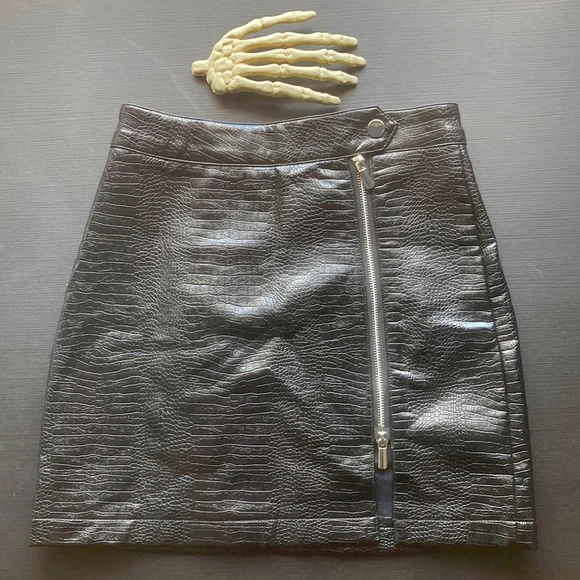 💋💀 SOLD 💀💋 NWT Topshop Lauren Croc Print Faux Leather Miniskirt ~ Size 4 - Picture 2 of 5